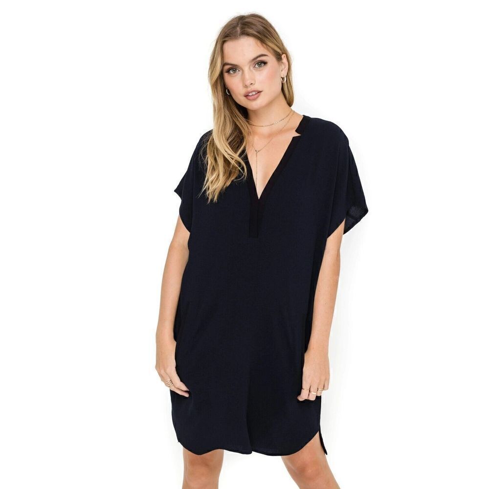 ASTR The Label Black V Neck Short Sleeve Tunic Dress With Pockets‎ Size M